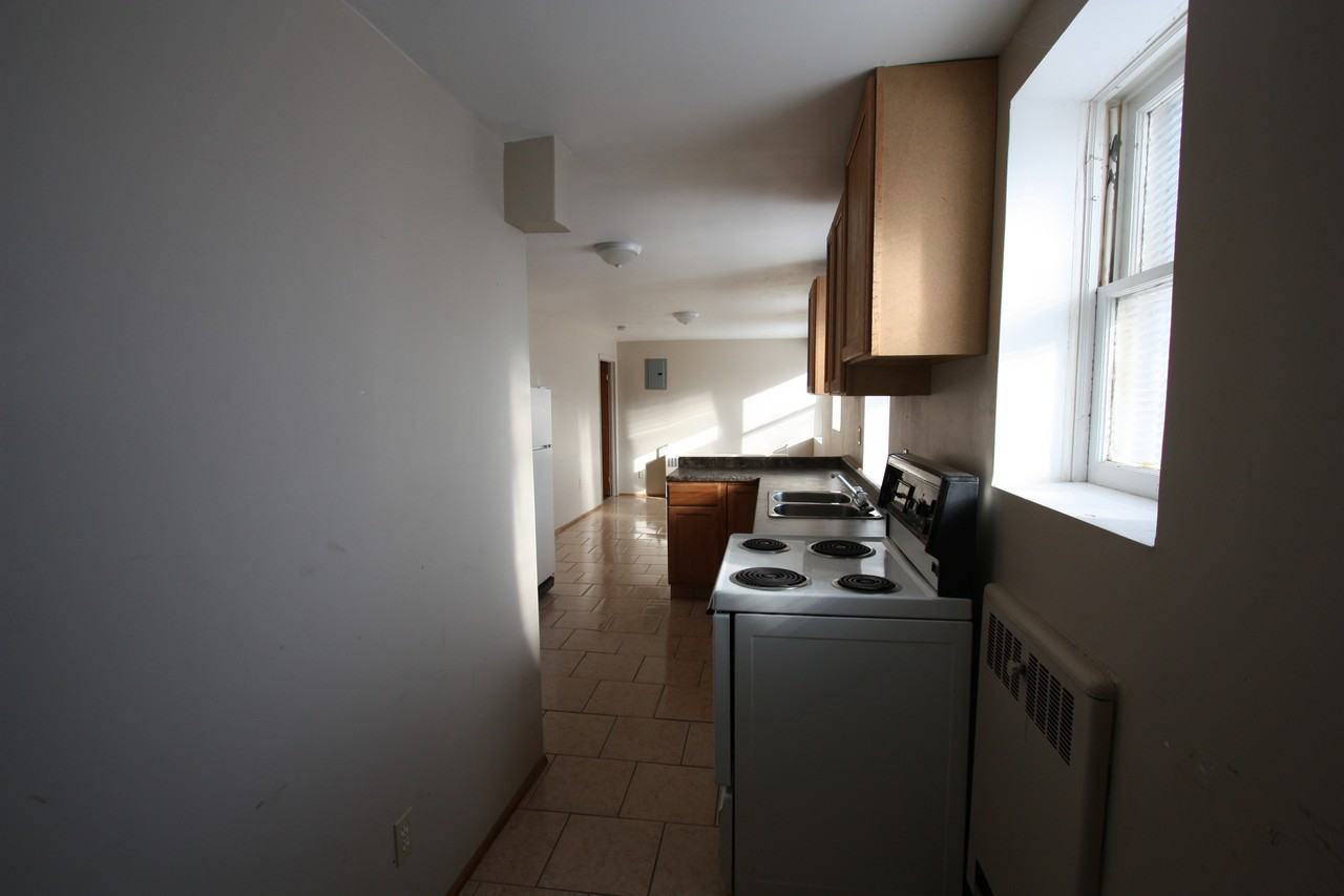 515 London Rd - small 2 bedroom - Photo 2 of 5