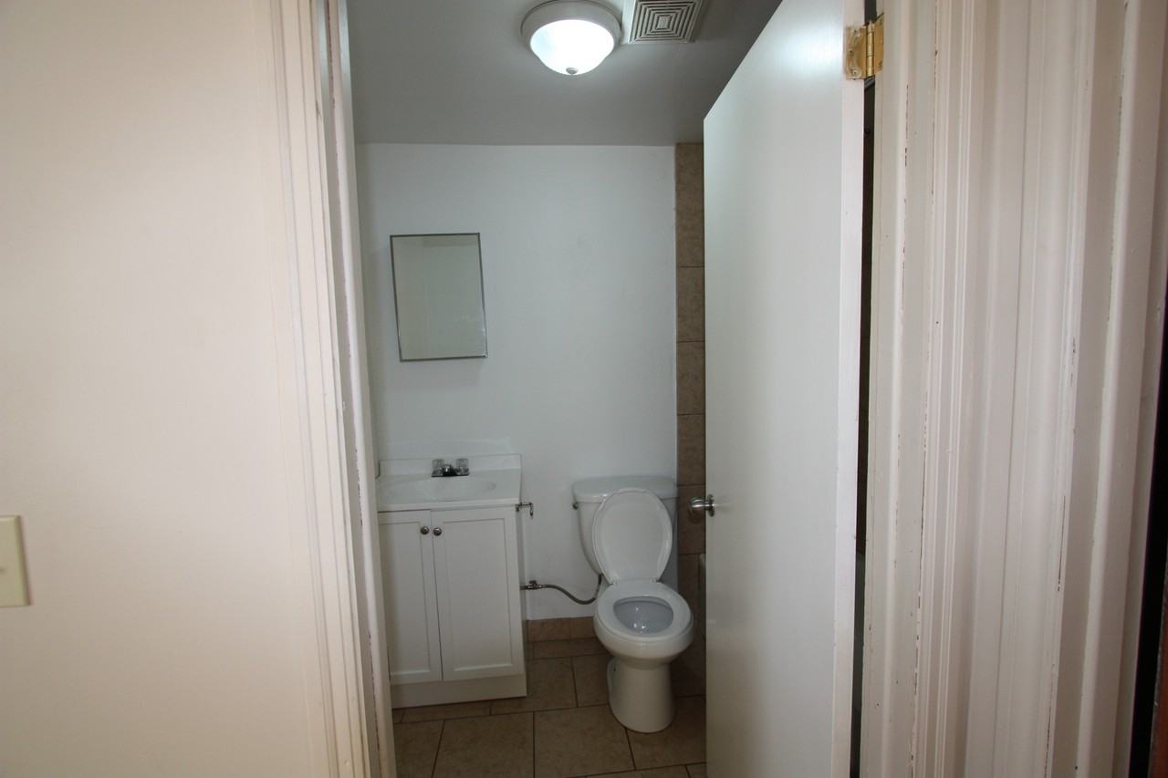 515 London Rd - small 2 bedroom - Photo 3 of 5