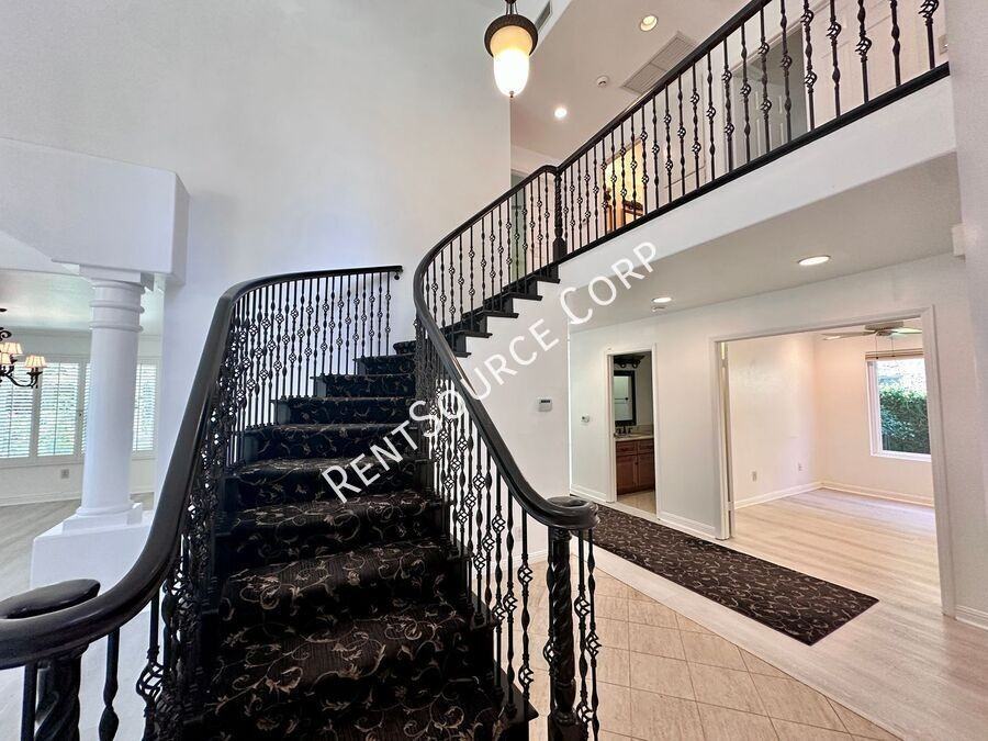 25341 Irving Ln - Photo 3 of 44