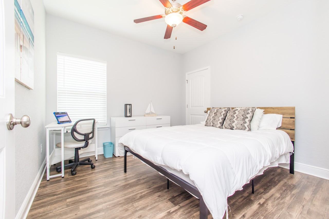 1918 W Gadsden St #NA - Photo 3 of 18