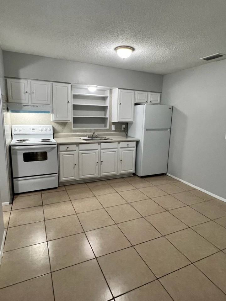 5509 18th St W #1B - Photo 2 of 4