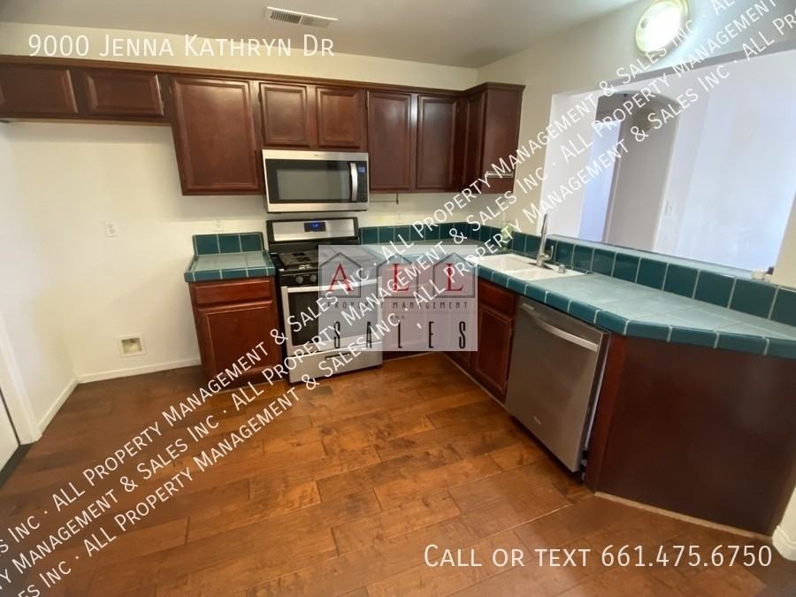 9000 Jenna Kathryn Dr - Photo 4 of 20