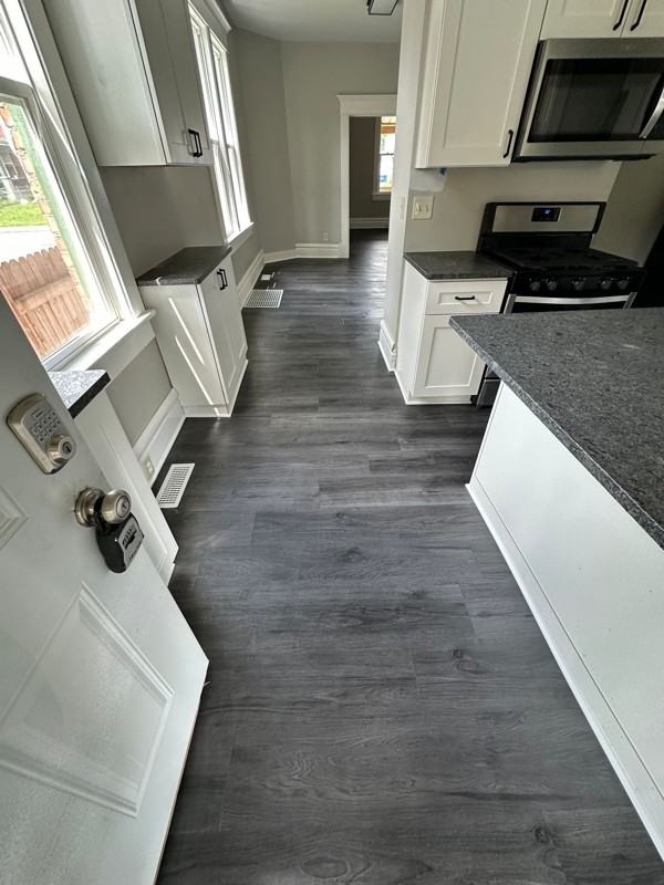 324 Taylor Ave - Photo 2 of 12