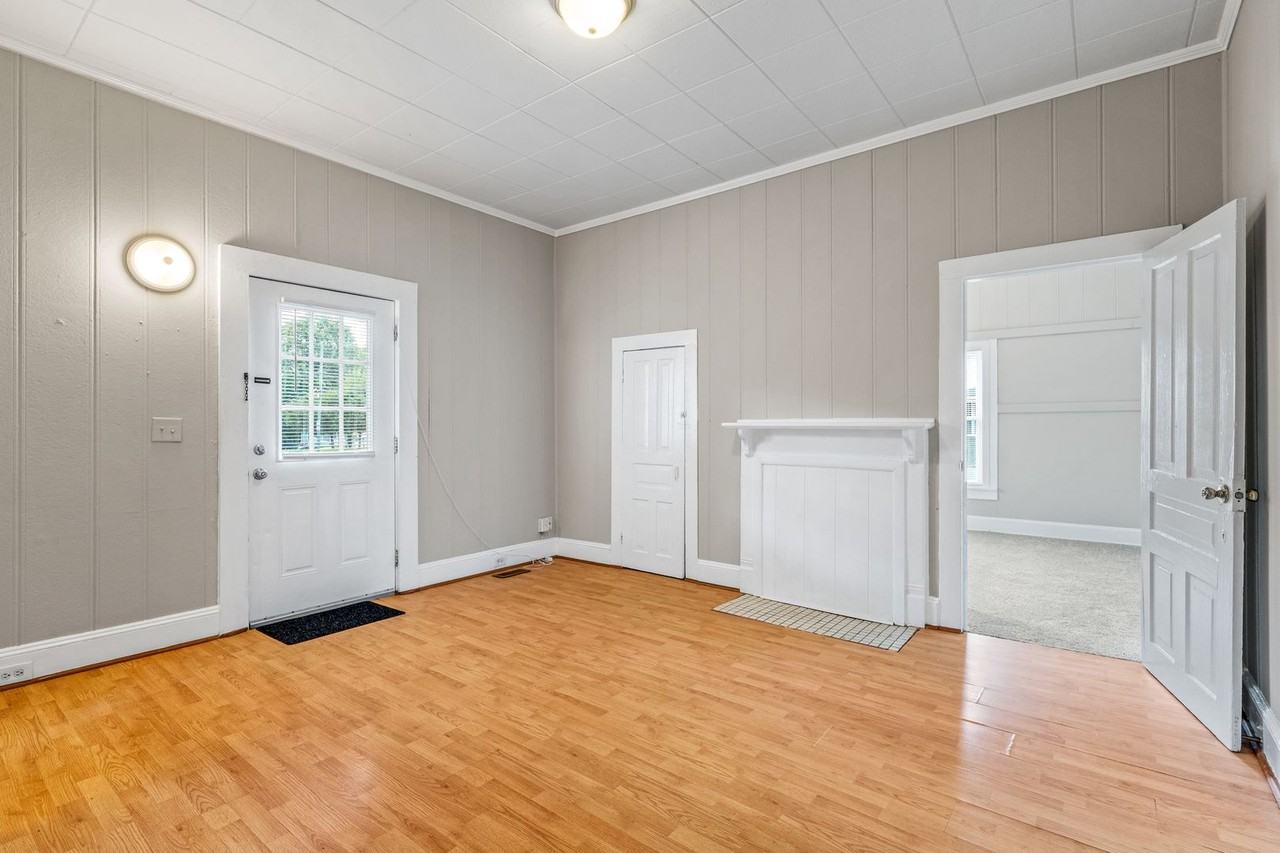 715 Dillard St - Photo 2 of 26