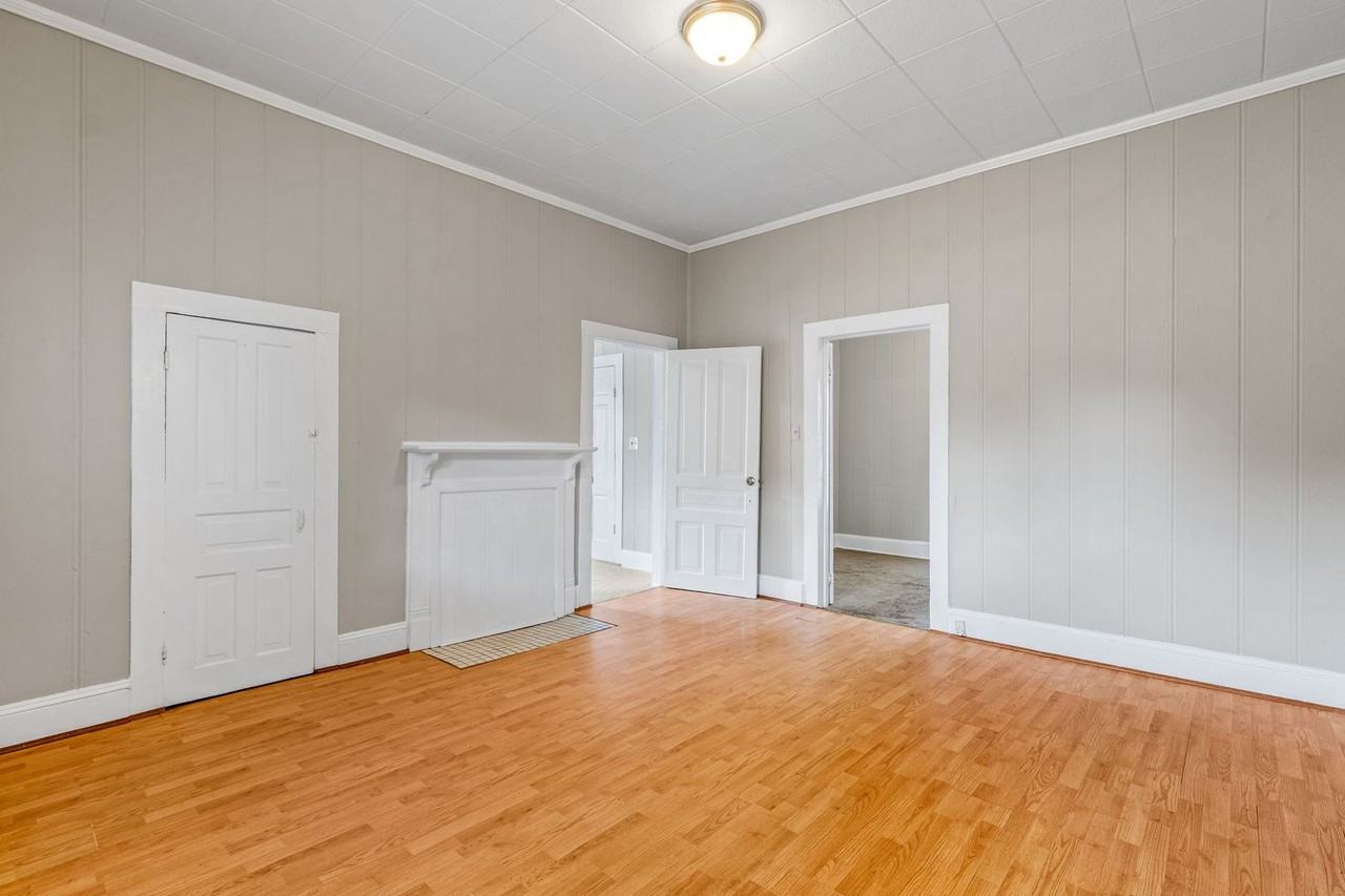 715 Dillard St - Photo 3 of 26
