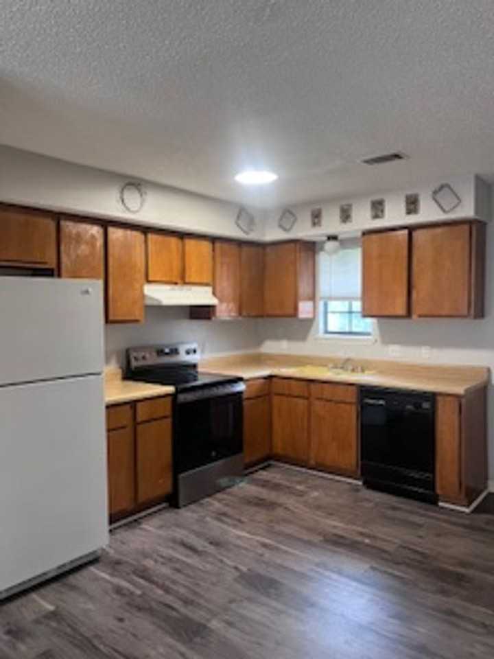 1611 S Z St - Photo 5 of 6