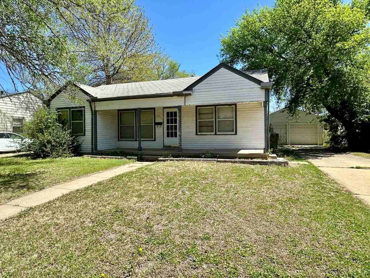 854 S Fountain St - Photo 2 of 16