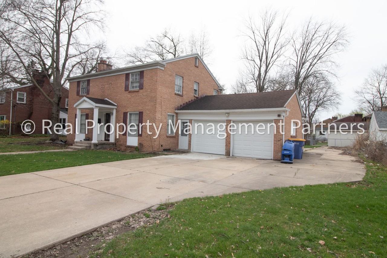 2605 Evernia Ave Se - Photo 2 of 46