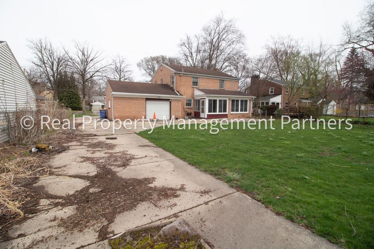 2605 Evernia Ave Se - Photo 4 of 46