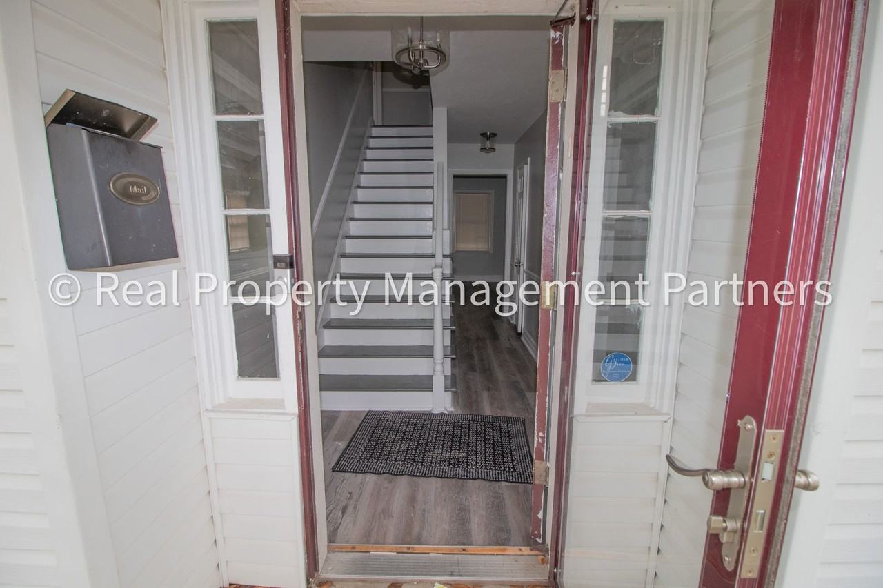 2605 Evernia Ave Se - Photo 7 of 46