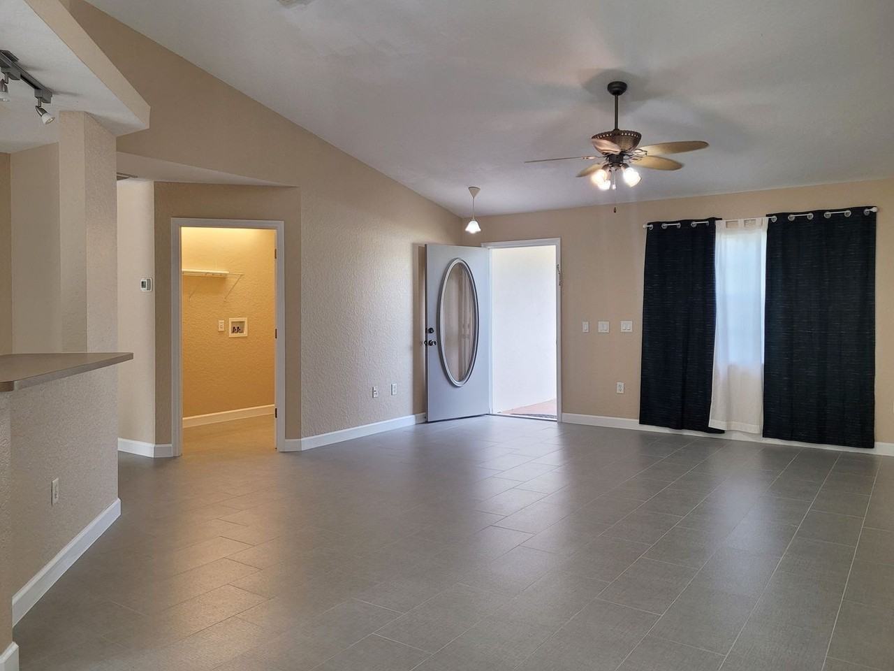 11337 Pelham St - Photo 5 of 28