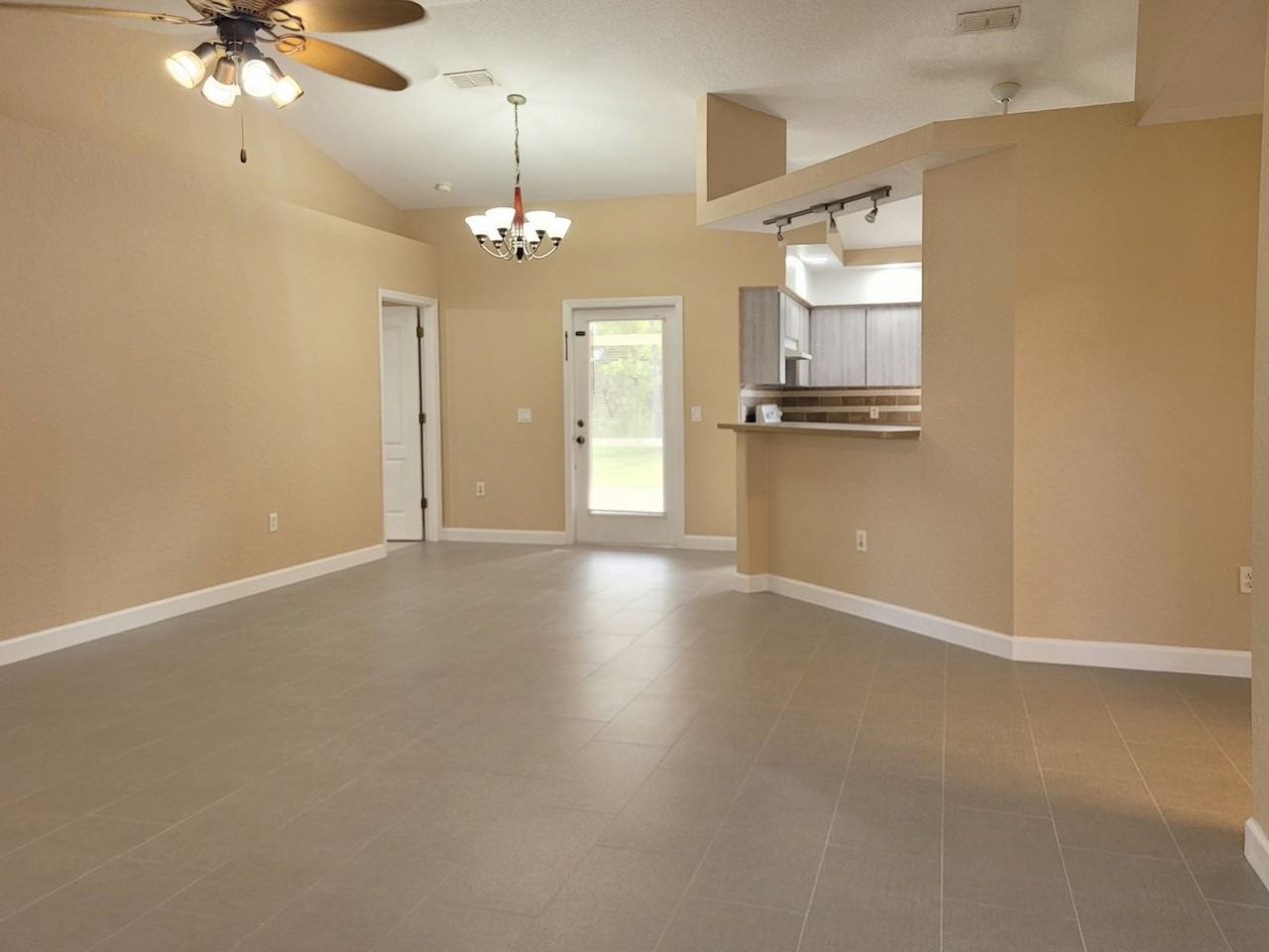 11337 Pelham St - Photo 6 of 28