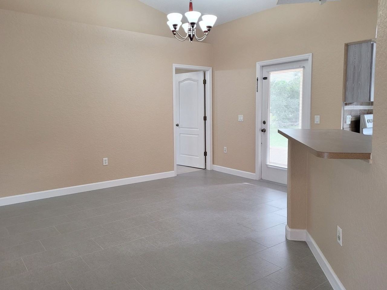 11337 Pelham St - Photo 7 of 28