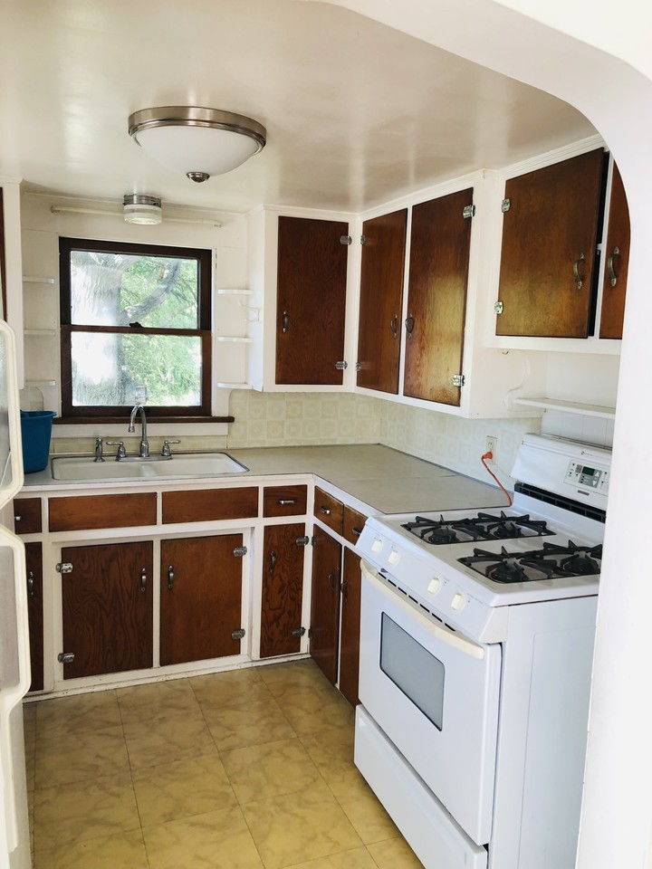 565 N Main St #1stFL - Photo 3 of 10