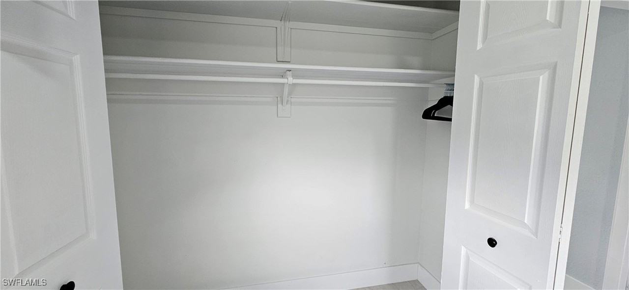 251 Southeast 46th Street - Photo 6 of 35