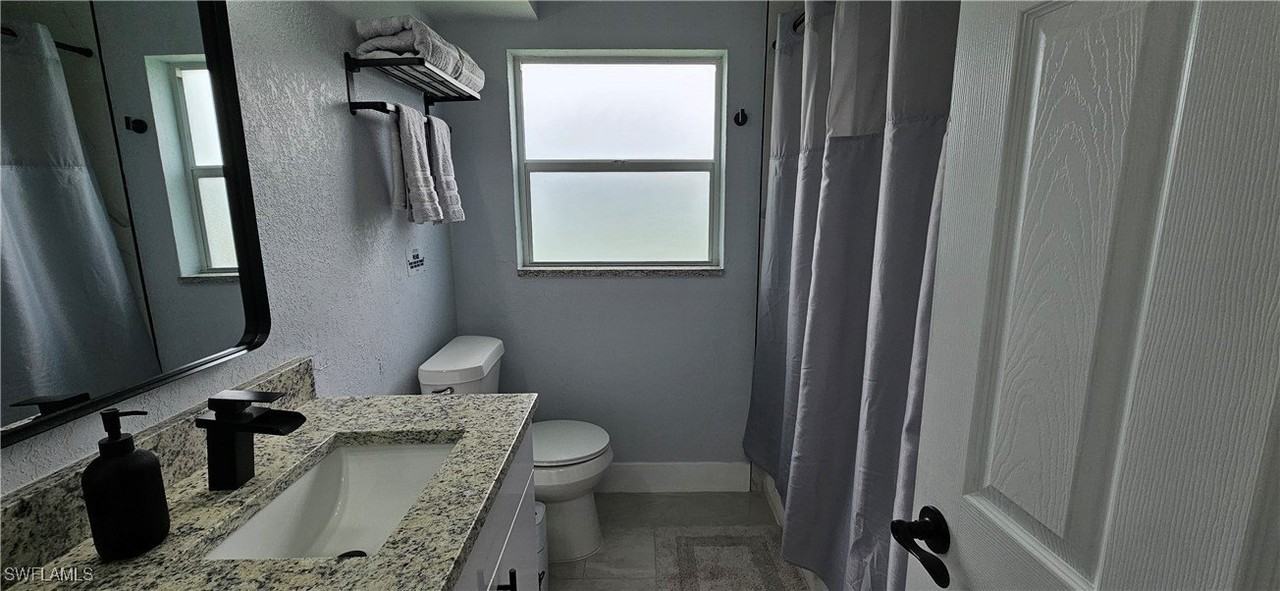 251 Southeast 46th Street - Photo 7 of 35