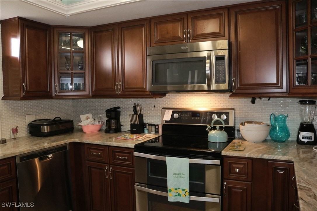 3935 Country Club Blvd Apt 11 #11 - Photo 5 of 26