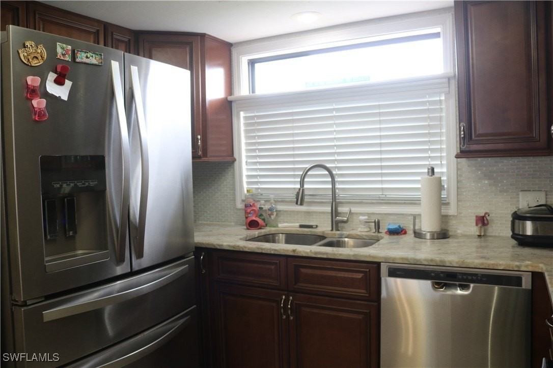 3935 Country Club Blvd Apt 11 #11 - Photo 6 of 26