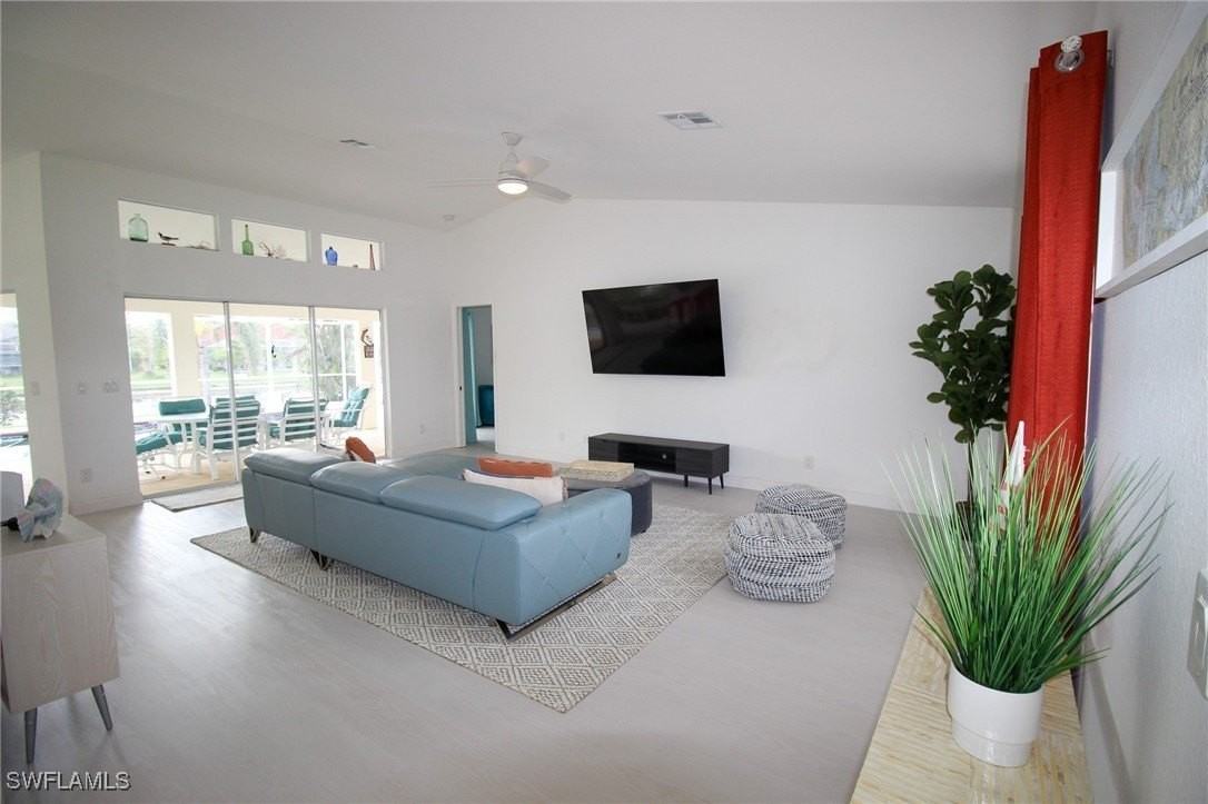 138 Southeast 20th Street - Photo 3 of 18