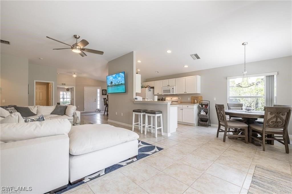 10074 Oakhurst Way - Photo 3 of 32