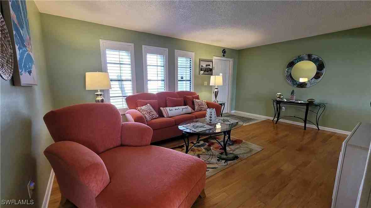 1126 Se 13th Ter - Photo 6 of 31