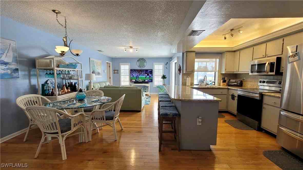 1126 Se 13th Ter - Photo 7 of 31