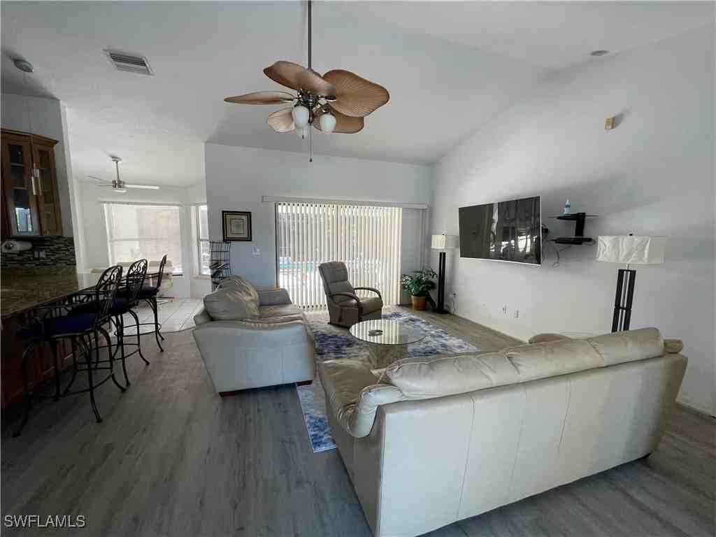 130 Se 44th St - Photo 5 of 25