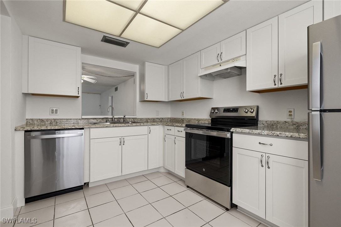 7068 Nantucket Cir Unit 3 #3 - Photo 6 of 17