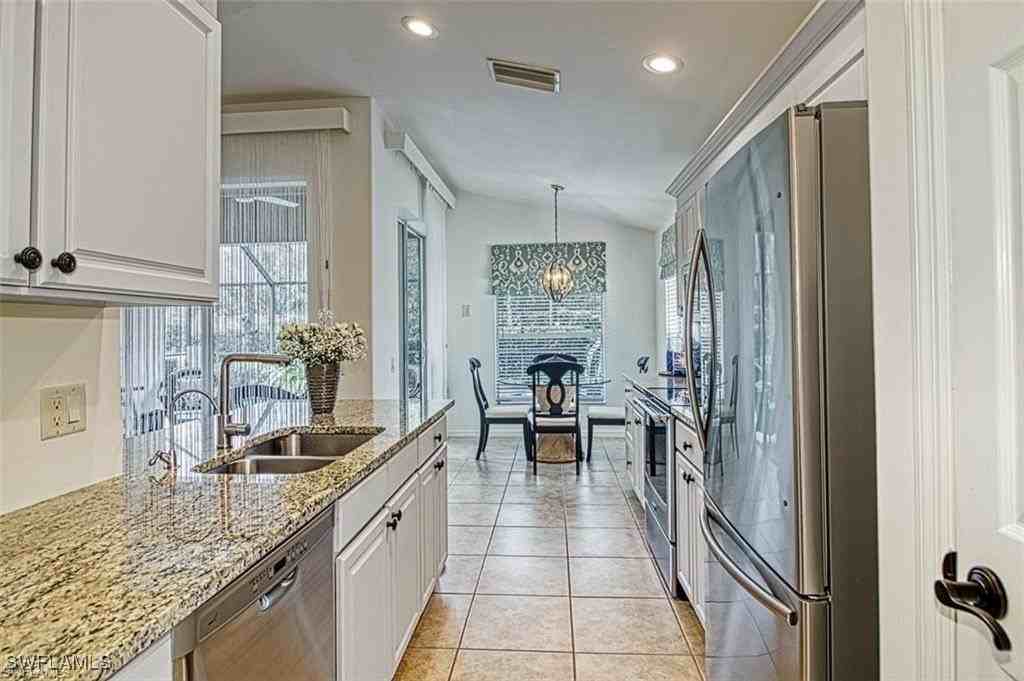 10072 Oakhurst Way - Photo 7 of 26