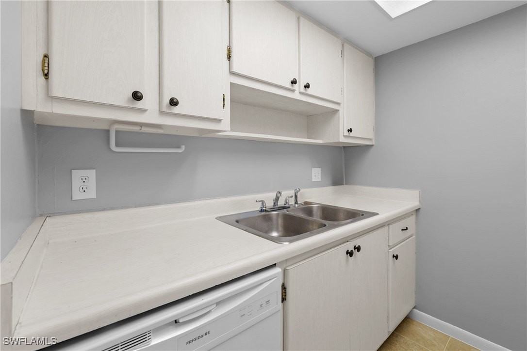 1849 Maravilla Ave Apt C10 #C10 - Photo 7 of 29