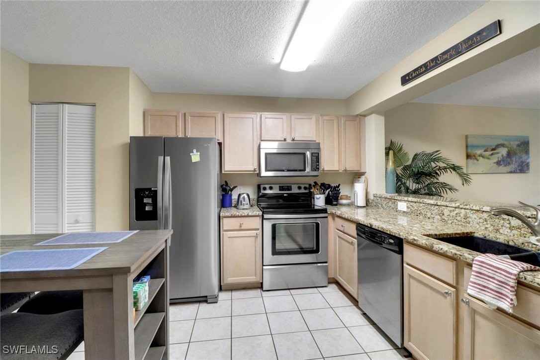 9901 Sunset Cove Ln Apt 226 #226 - Photo 4 of 37