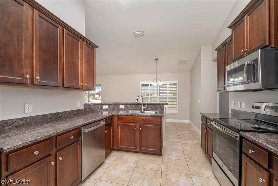 3423 Ne 12th Ave - Photo 2 of 9