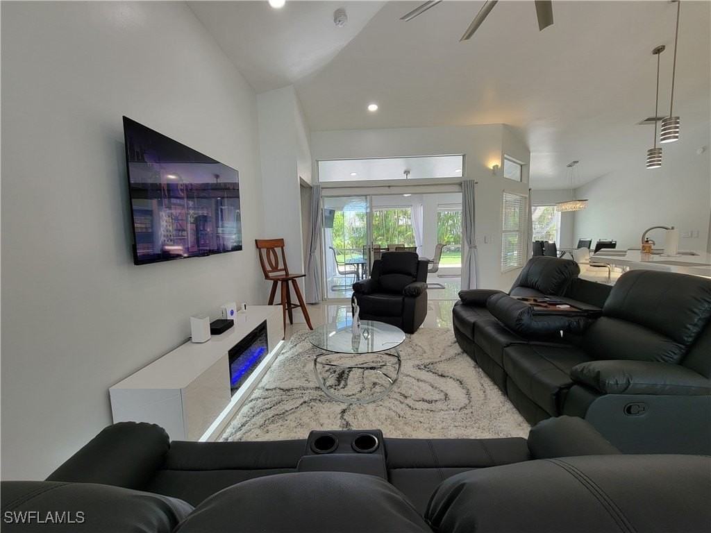 237 Sw 47th St - Photo 7 of 50