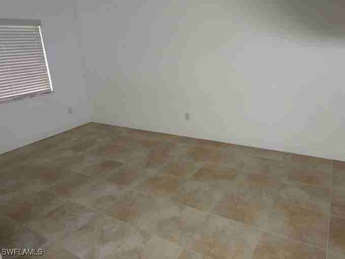 2637 Sw 27th St - Photo 5 of 22