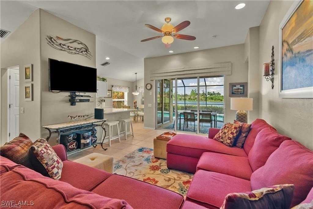 10032 Oakhurst Way - Photo 2 of 23