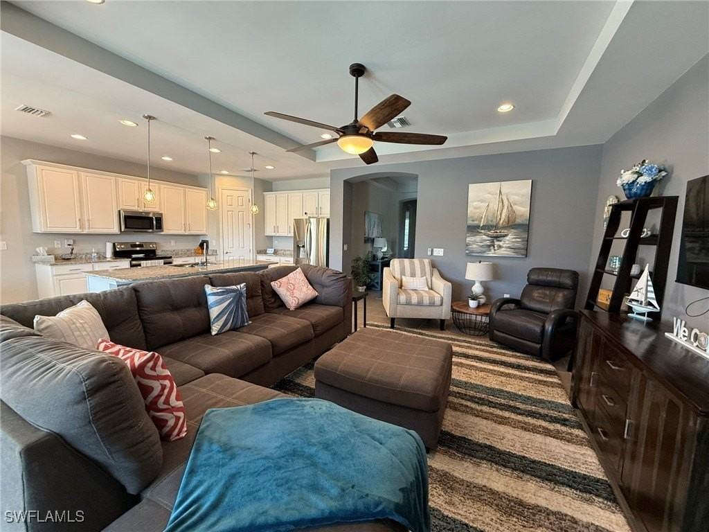 3916 King Edwards St - Photo 3 of 29