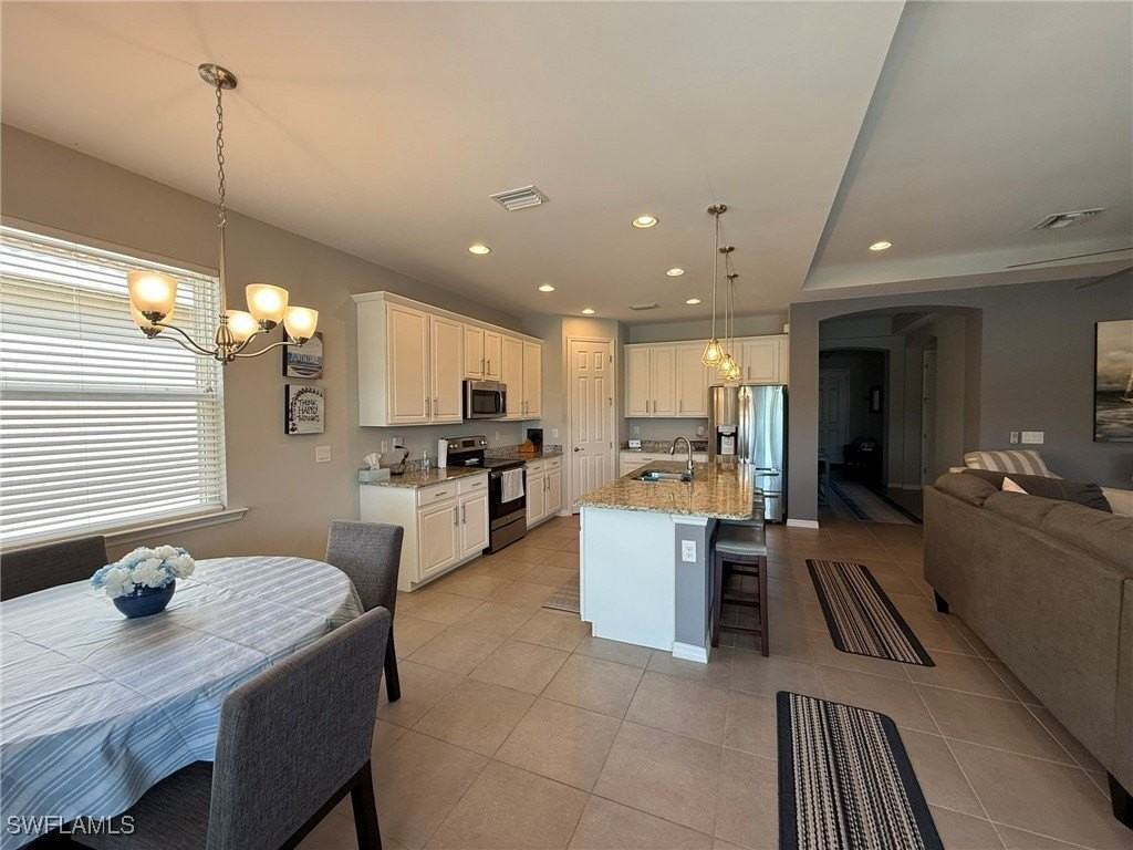 3916 King Edwards St - Photo 4 of 29