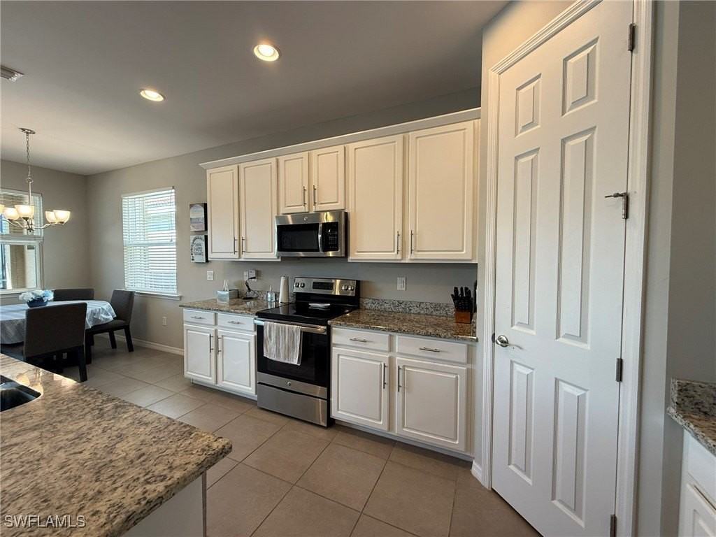 3916 King Edwards St - Photo 5 of 29