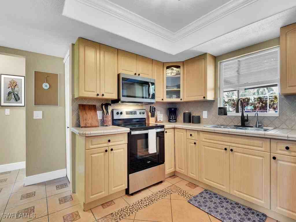 1825 Sw 36th Ter - Photo 7 of 19