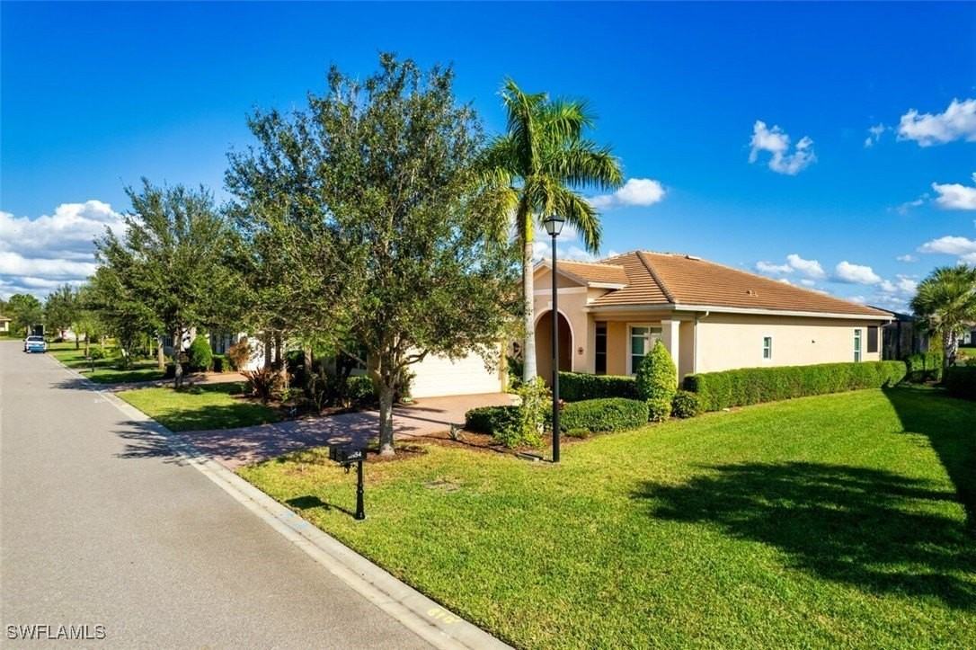 13866 Woodhaven Cir - Photo 4 of 47