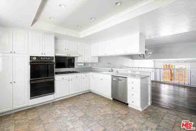 13219 Fiji Way #C - Photo 3 of 8