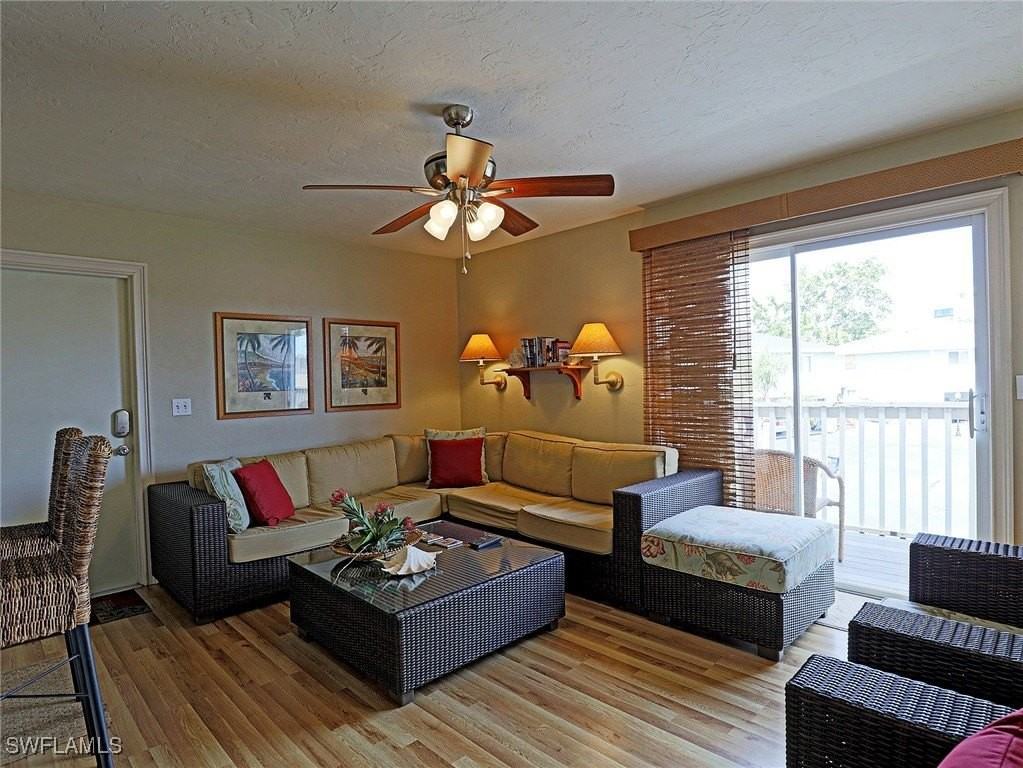 3338 Ottawa Cir Apt 4 #4 - Photo 4 of 19