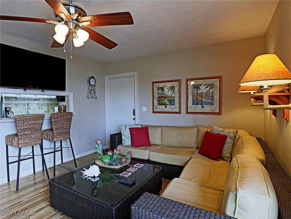 3338 Ottawa Cir Apt 4 #4 - Photo 6 of 19