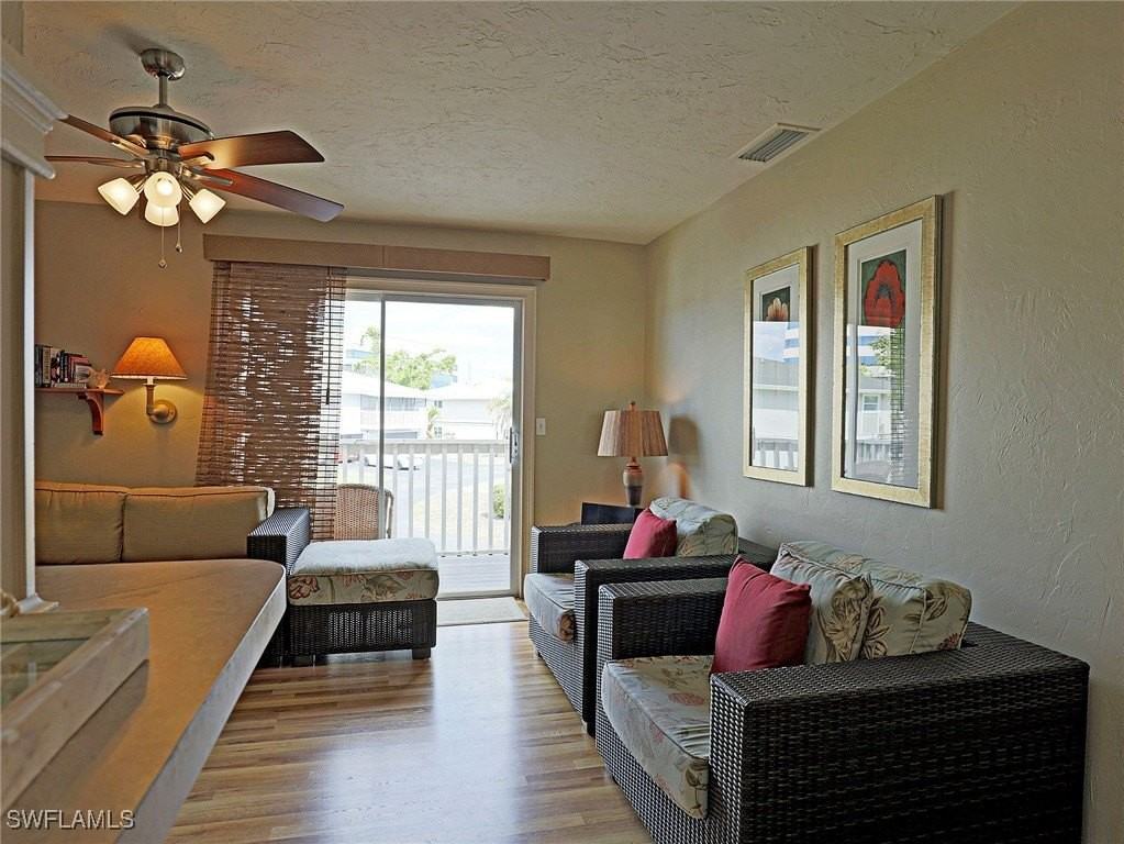 3338 Ottawa Cir Apt 4 #4 - Photo 7 of 19