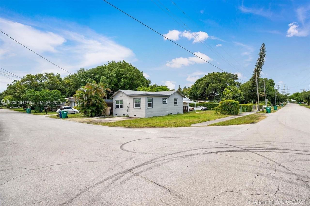 440 Nw 93rd St #440 - Photo 3 of 8