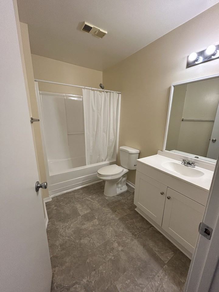 347 18th Pl Sw #347 - Photo 3 of 8