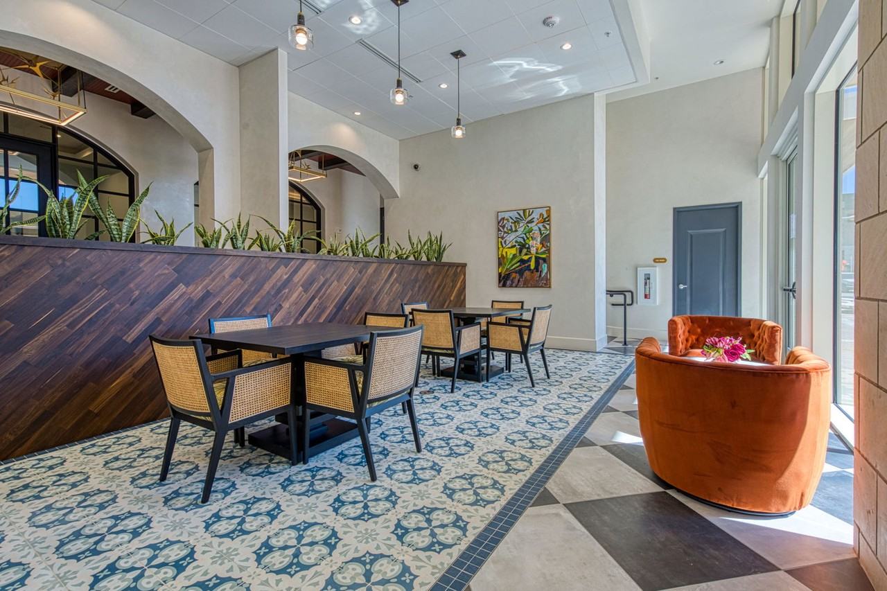 1209 Rosewood Ave - Photo 5 of 8