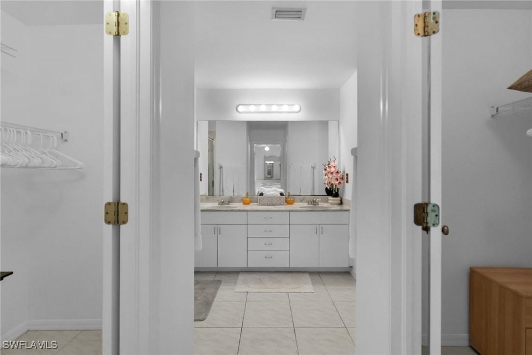 310 Se 27th Ter - Photo 5 of 30