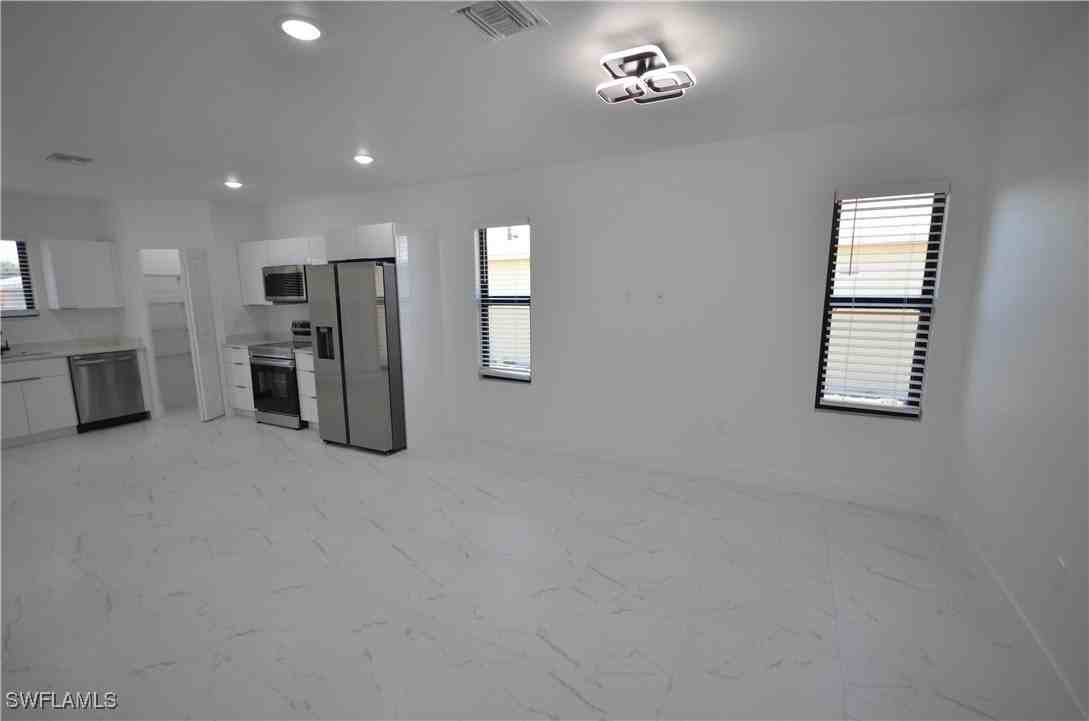 2132 Barker Blvd - Photo 3 of 36