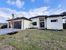 featured image of 327 Ne 9th Ter